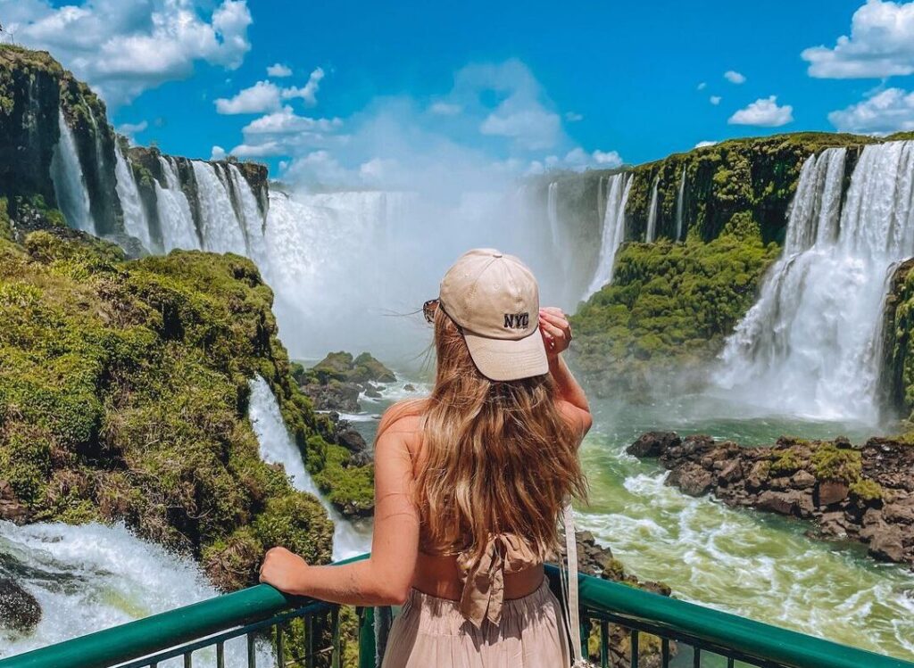 Vista panorâmica das Cataratas do Iguaçu no lado brasileiro