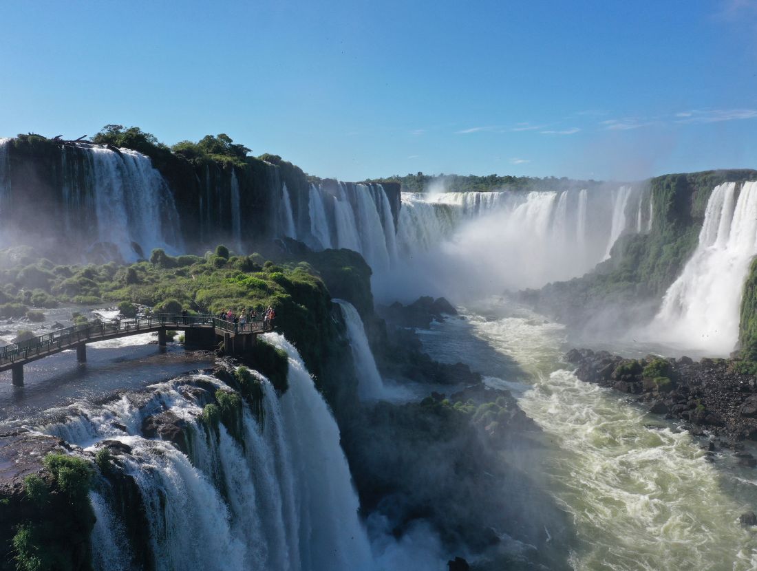 Vista panorâmica das Cataratas do Iguaçu no lado brasileiro em Foz do Iguaçu